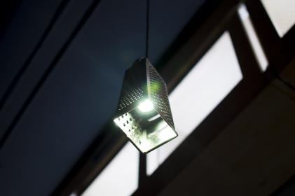 畅游洞洞杂货店：在线漫画世界的奇妙冒险